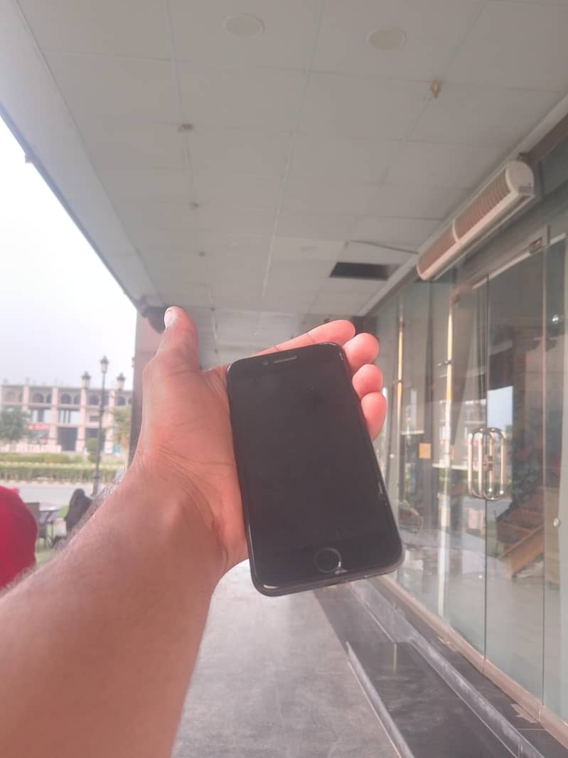 Apple iPhone 8 1