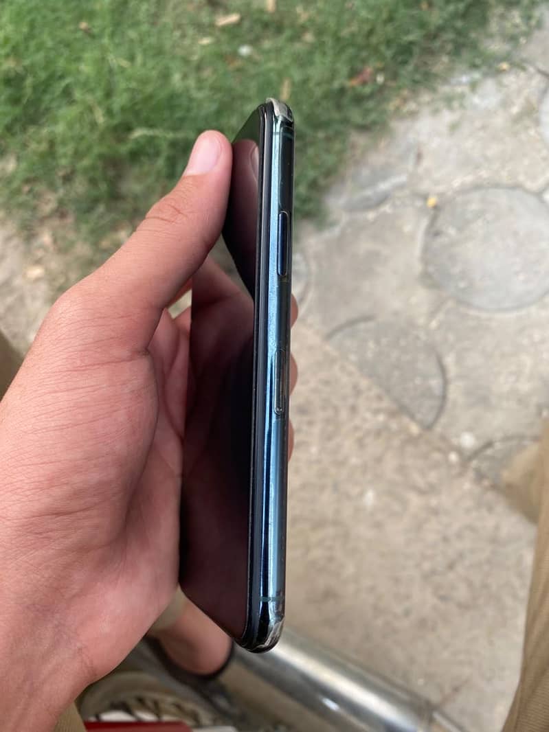 Apple iPhone 11 Pro 7