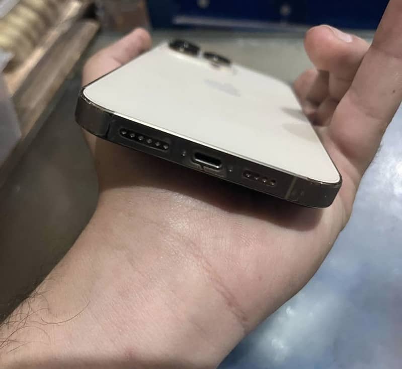 Apple iPhone 14 Pro Max 2