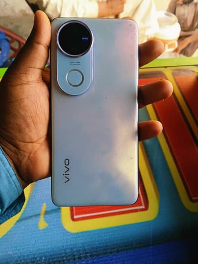 Vivo V50