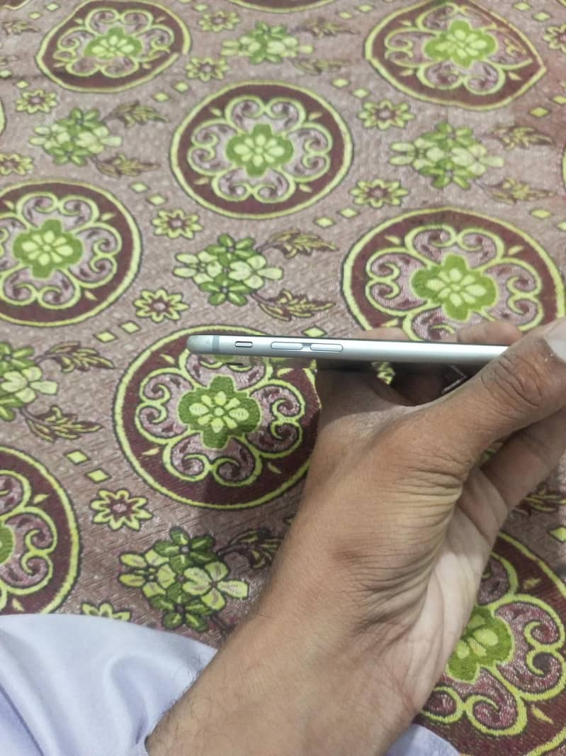 Apple iPhone 6 Plus 3