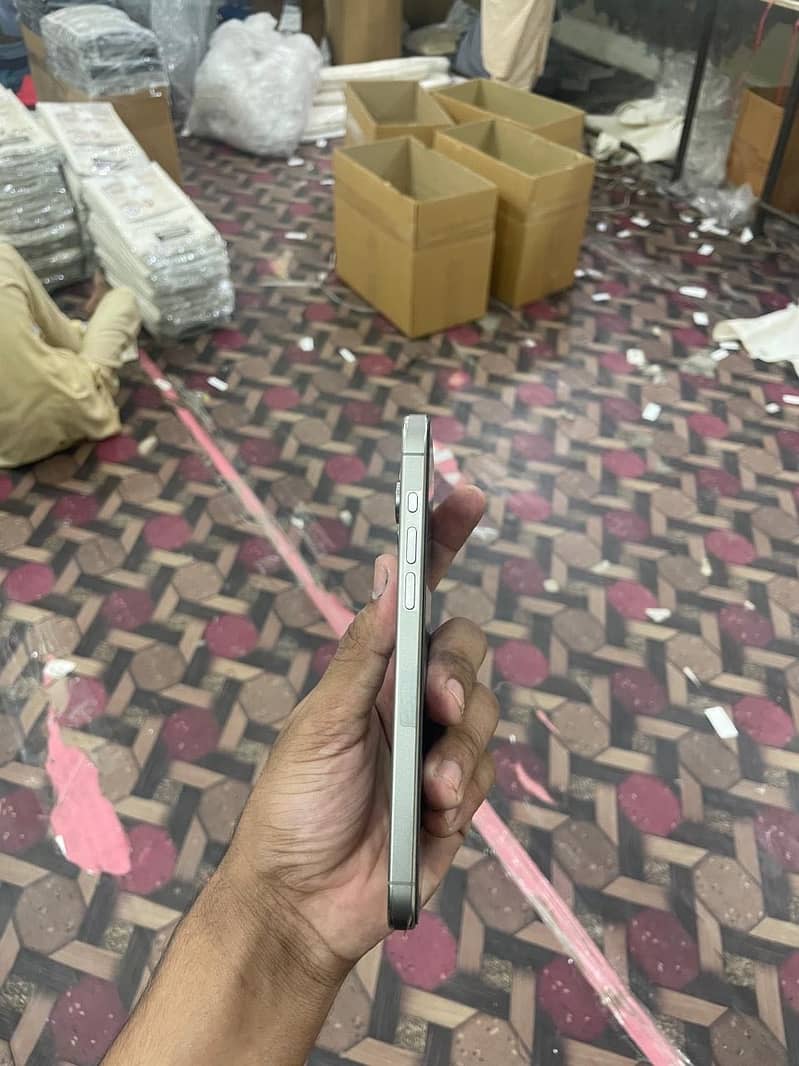 Apple iPhone 15 Pro Max 0