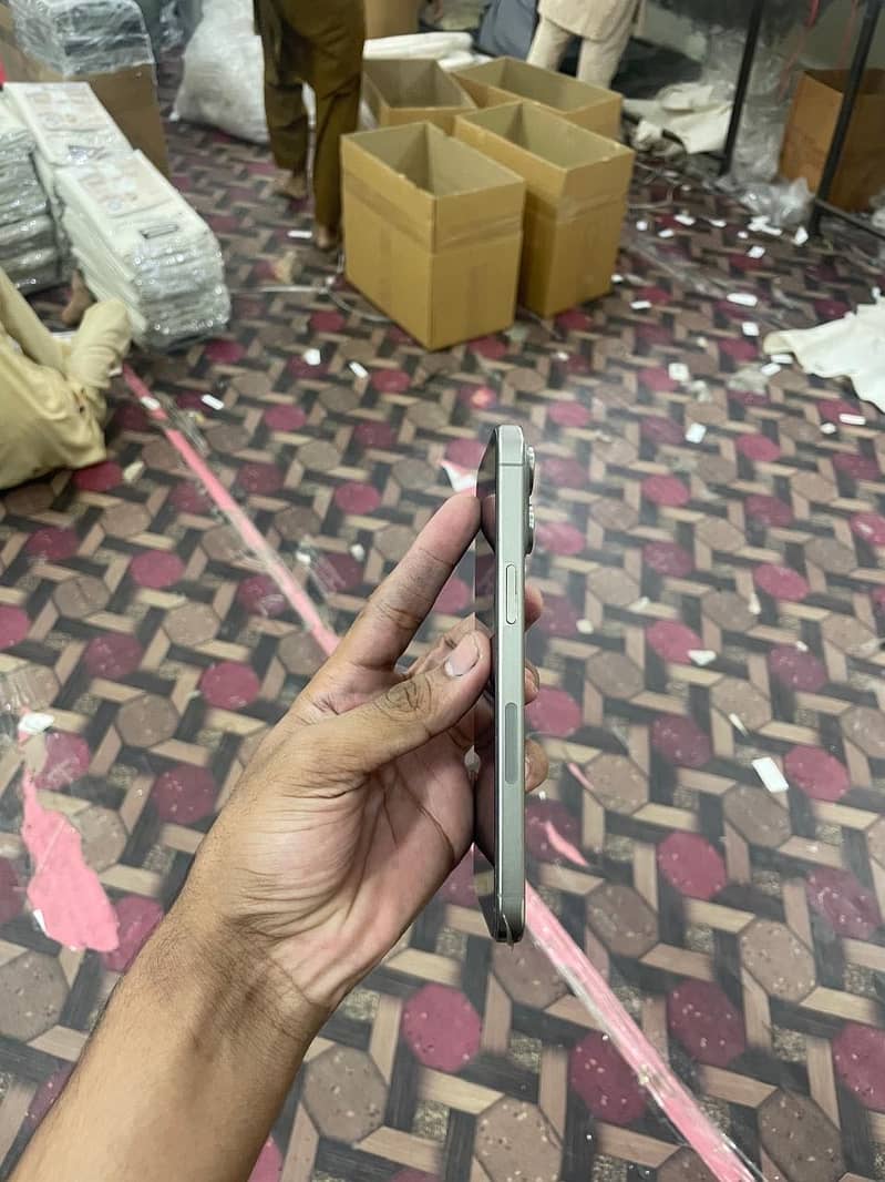 Apple iPhone 15 Pro Max 1