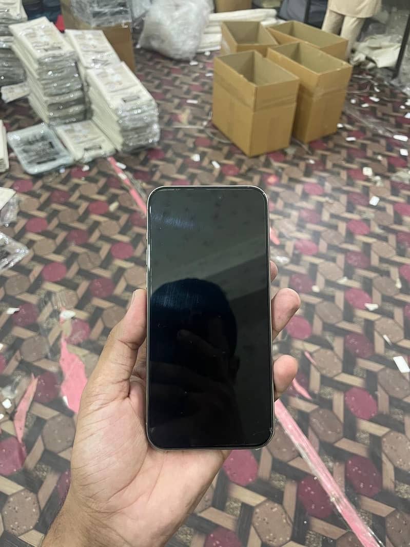 Apple iPhone 15 Pro Max 2