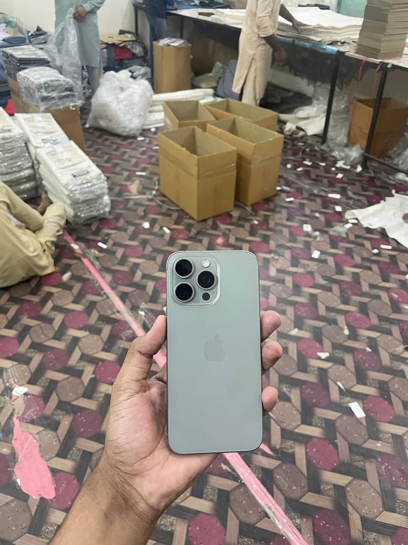 Apple iPhone 15 Pro Max 5