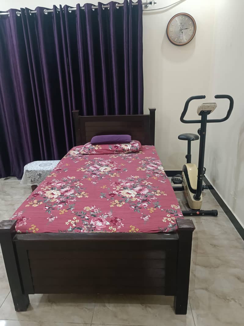 Single bed with mattress 0