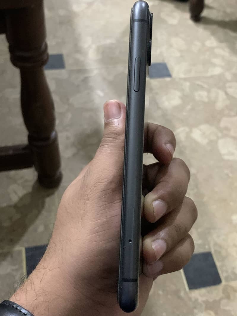Apple iPhone 11 0