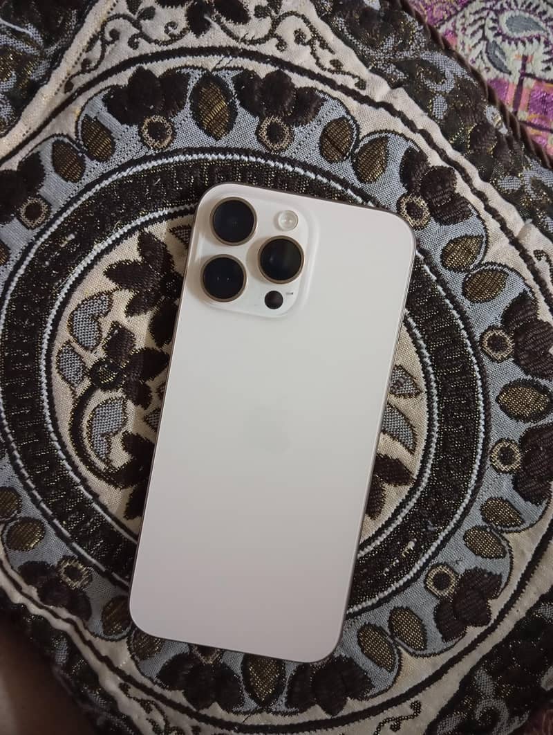 Apple iPhone 16 Pro Max 0