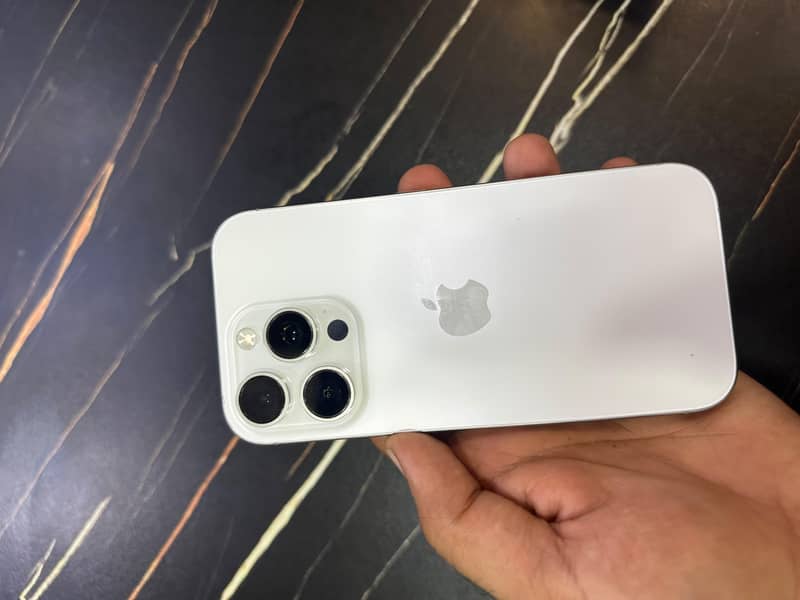 Apple iPhone 16 Pro 0