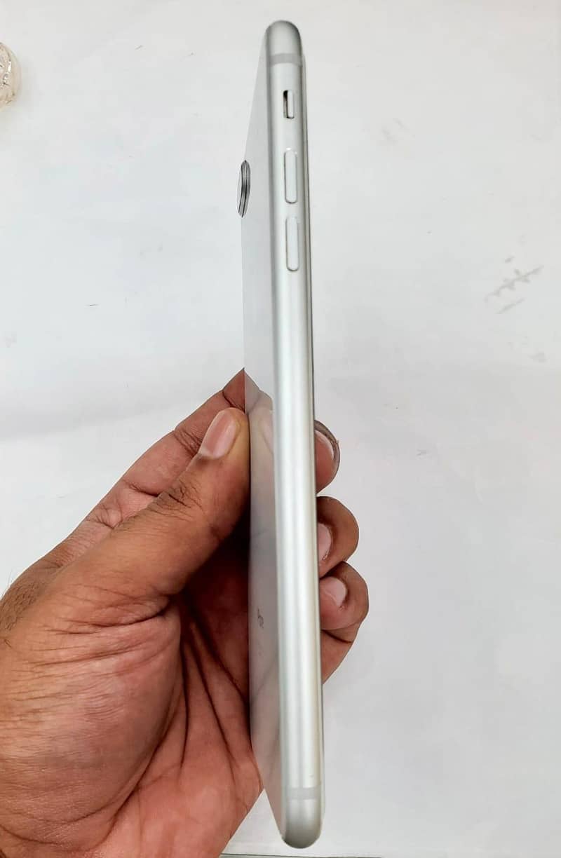 Apple iPhone 8 Plus 1