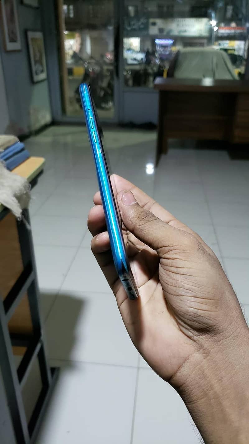 Realme 5i 4