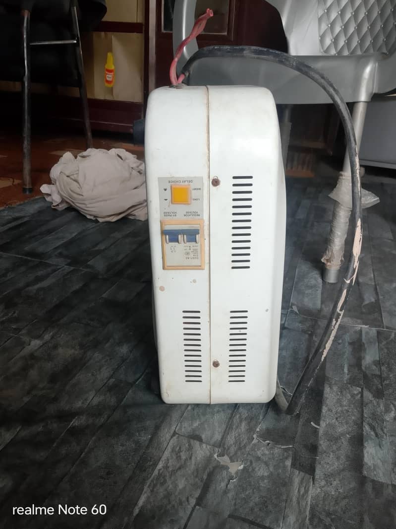 Automatic Voltage Regulator (AVR) / Stabilizer 1