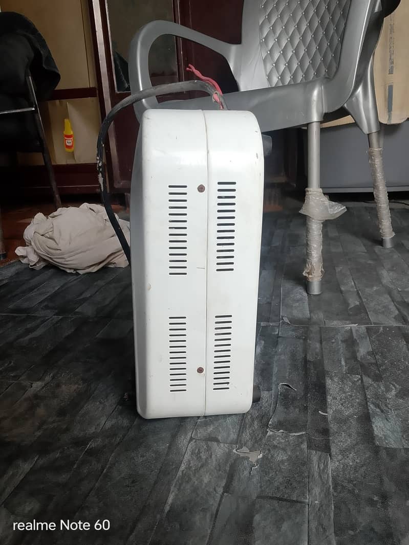Automatic Voltage Regulator (AVR) / Stabilizer 3