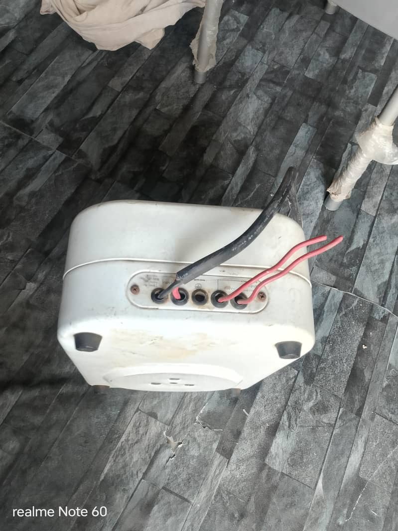 Automatic Voltage Regulator (AVR) / Stabilizer 4