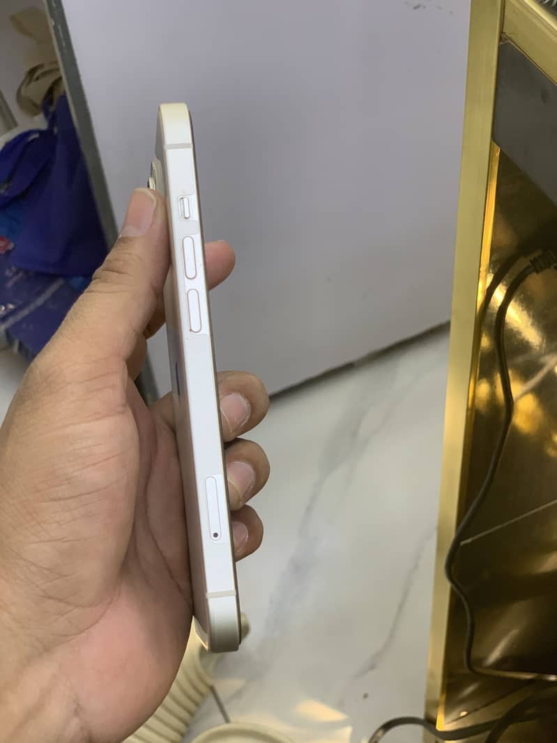 Apple iPhone 13 4