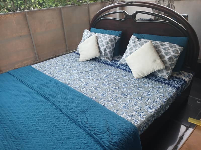 Double Bed with one side table 3