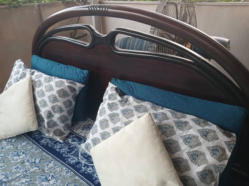 Double Bed with one side table 4