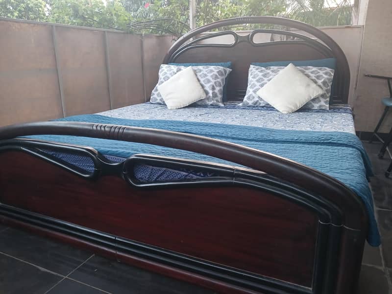 Double Bed with one side table 5