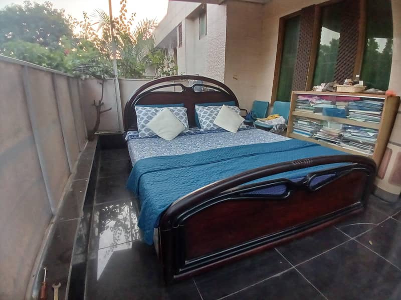 Double Bed with one side table 6
