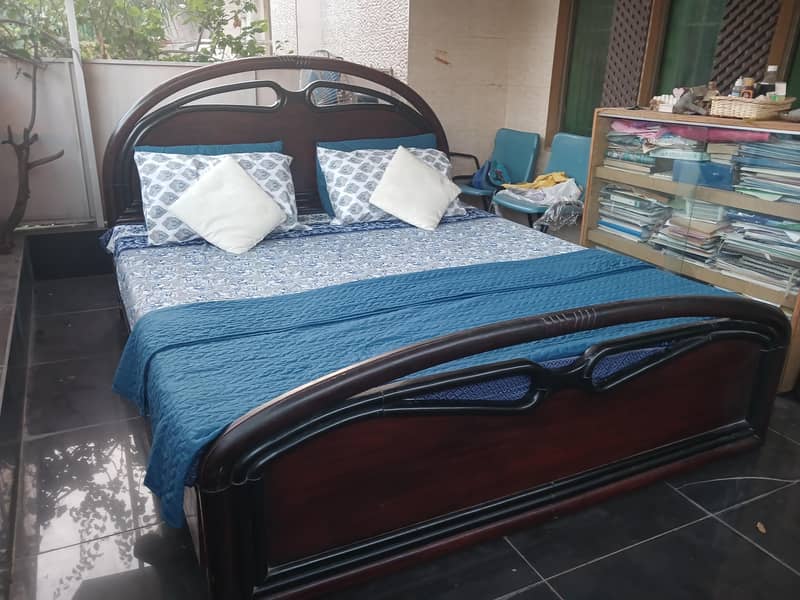 Double Bed with one side table 7