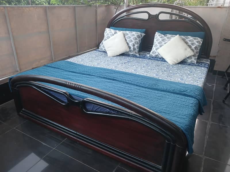 Double Bed with one side table 9