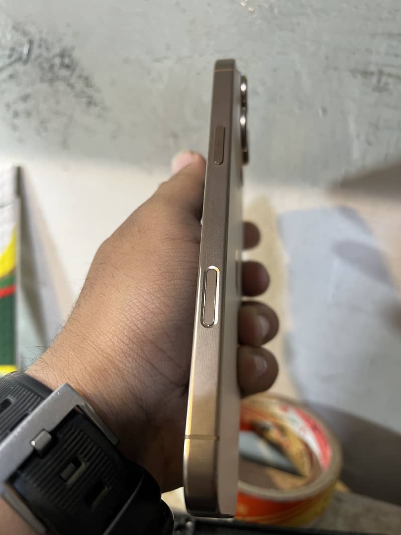 Apple iPhone 16 Pro Max 3