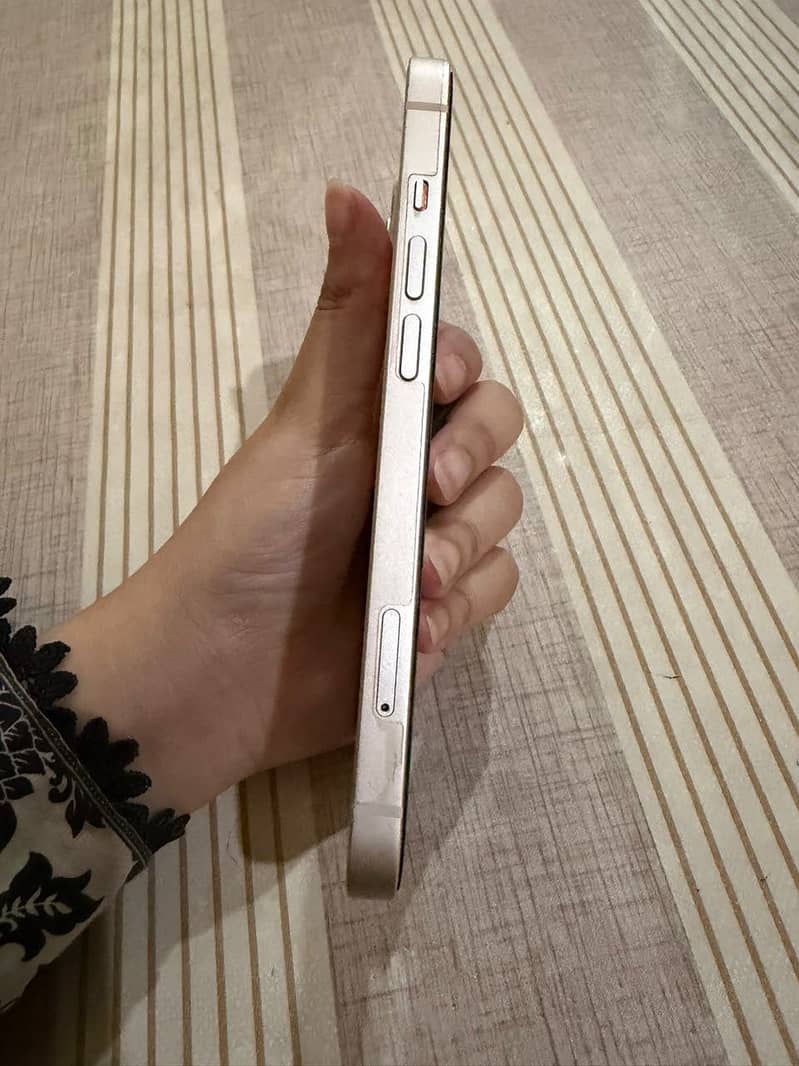 Apple iPhone 13 2