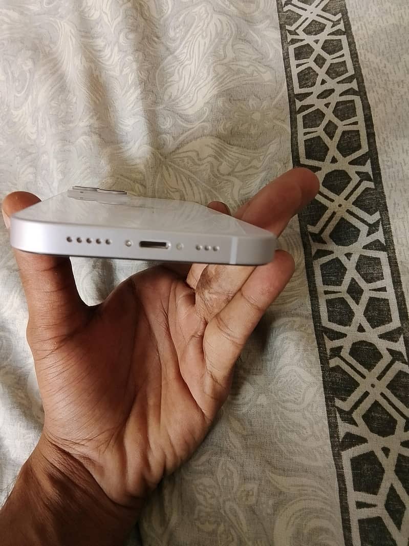 Apple iPhone 14 3