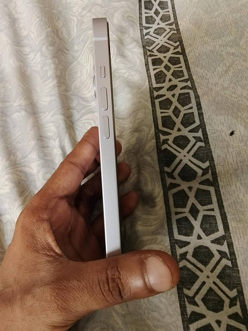 Apple iPhone 14 4