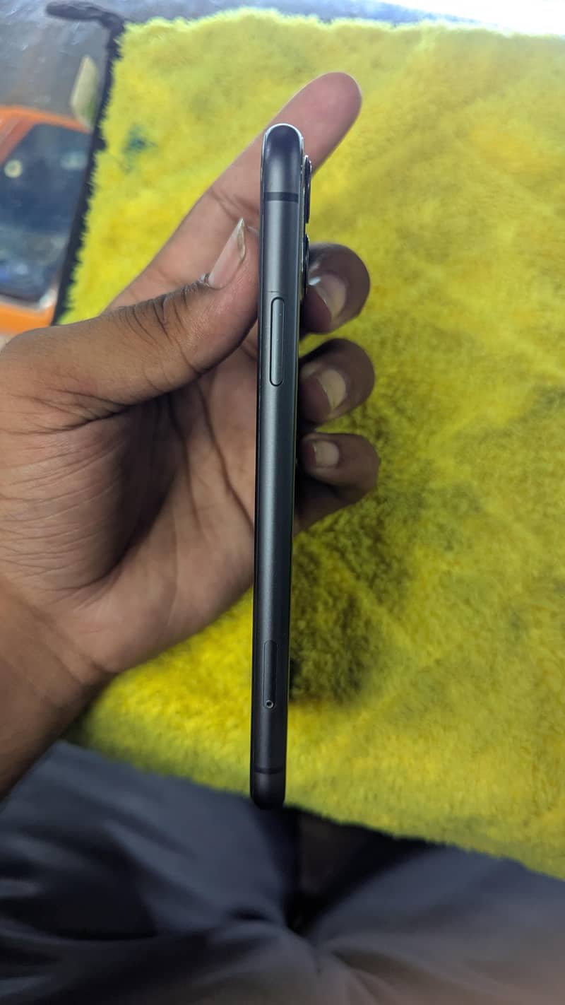 Apple iPhone 11 3