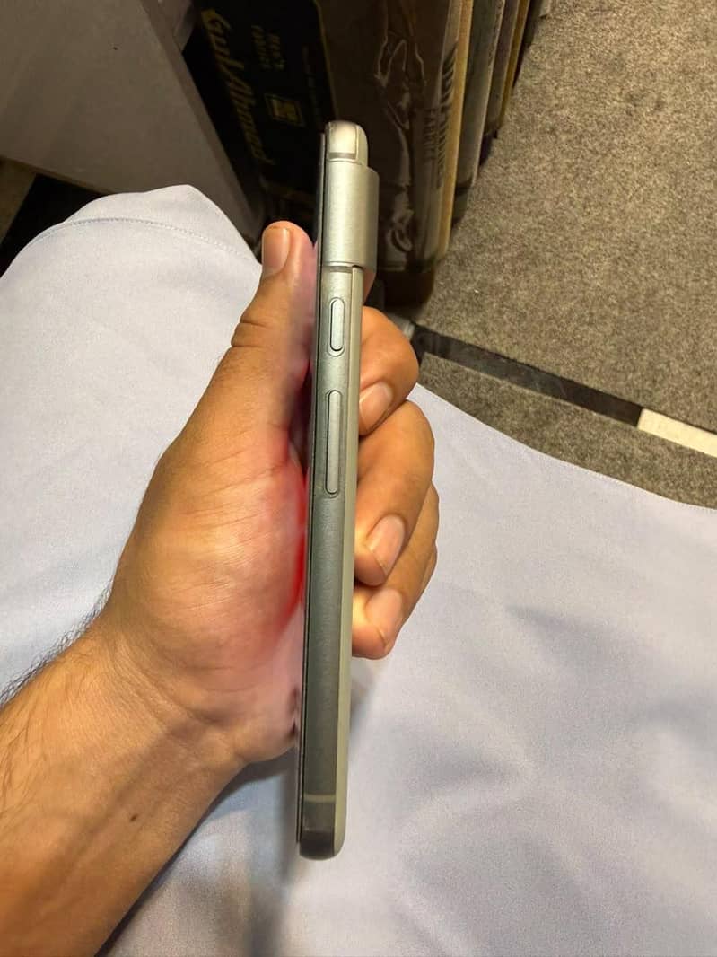 Google Pixel 8 4