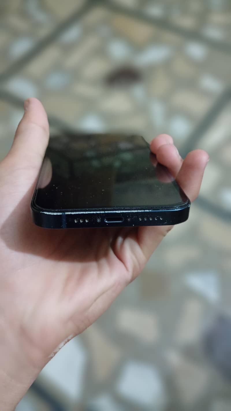 Apple iPhone 13 2