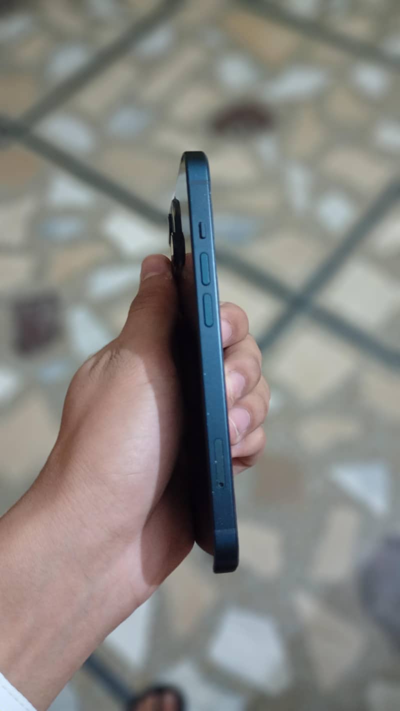 Apple iPhone 13 4