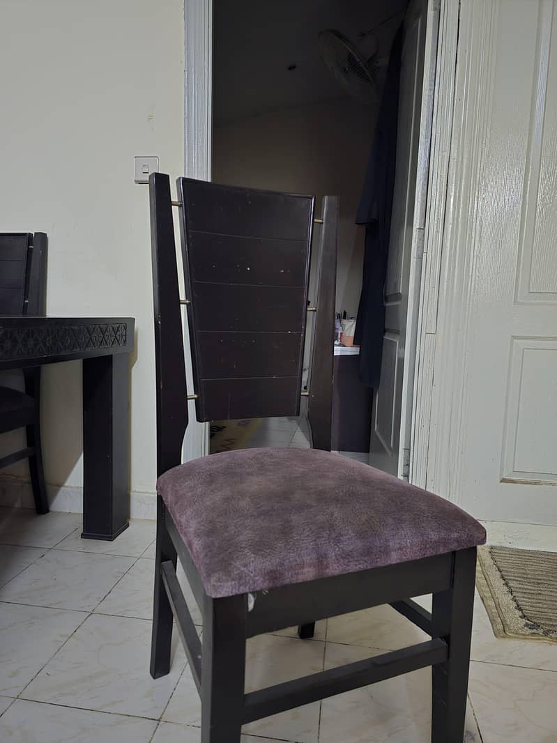 Dining table condition 6 / 10 3