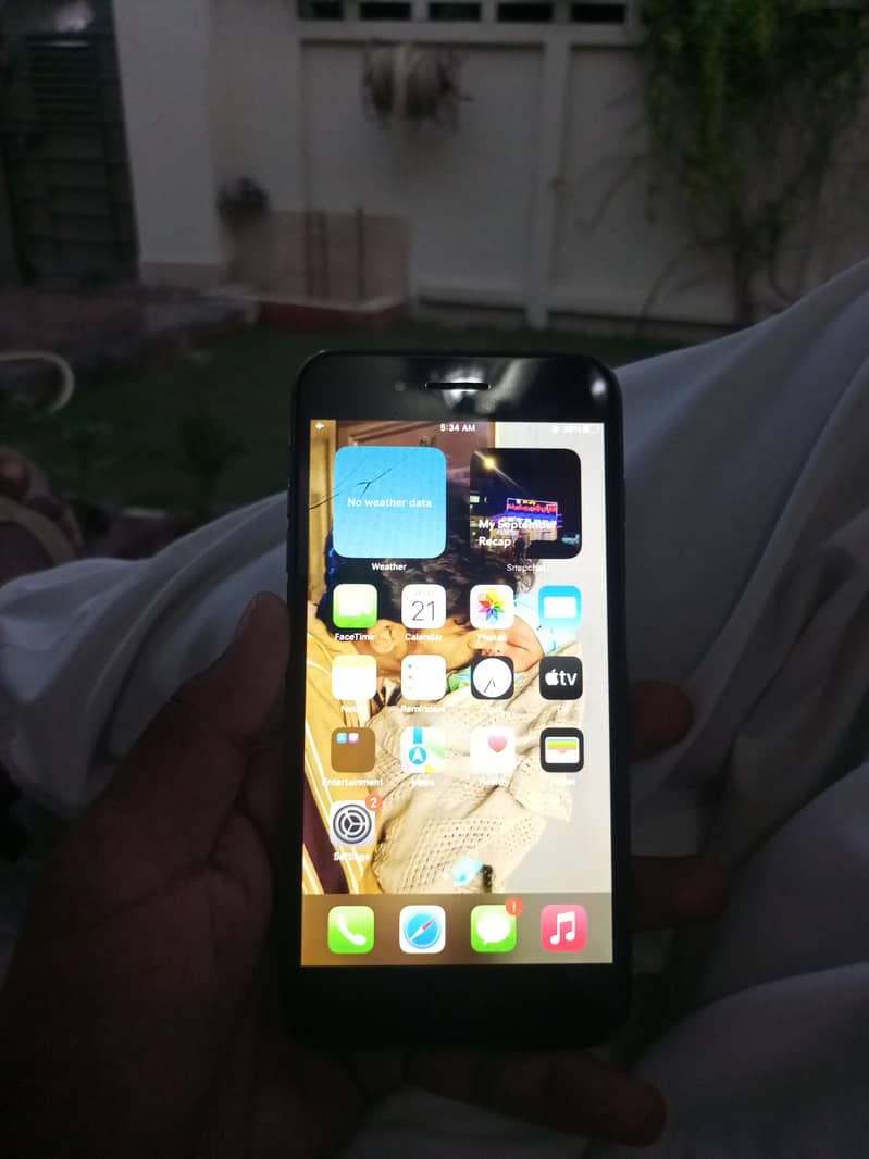 Apple iPhone 8 Plus 1