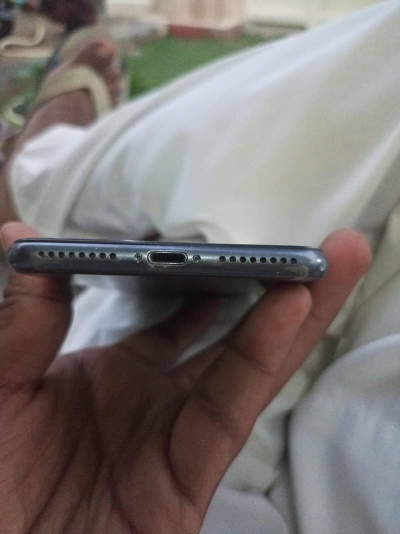 Apple iPhone 8 Plus 3
