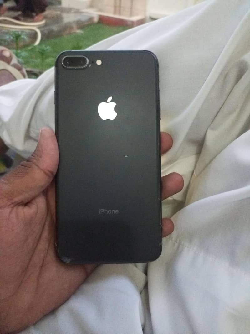 Apple iPhone 8 Plus 4