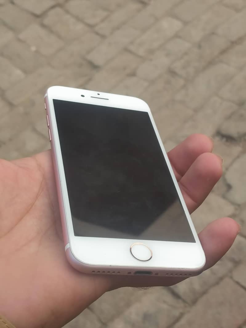 Apple iPhone 7 2