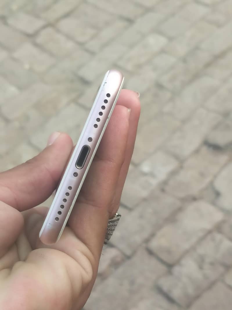 Apple iPhone 7 3