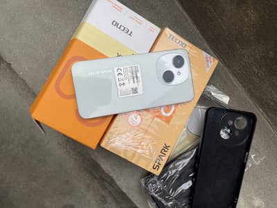 Tecno Spark Go 1 4+4/64 Gb