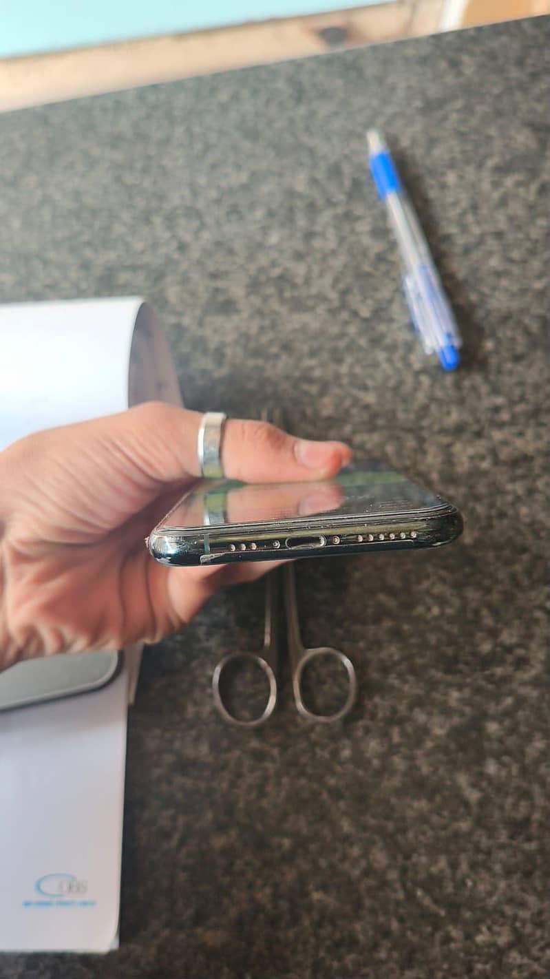 Apple iPhone 11 Pro 4