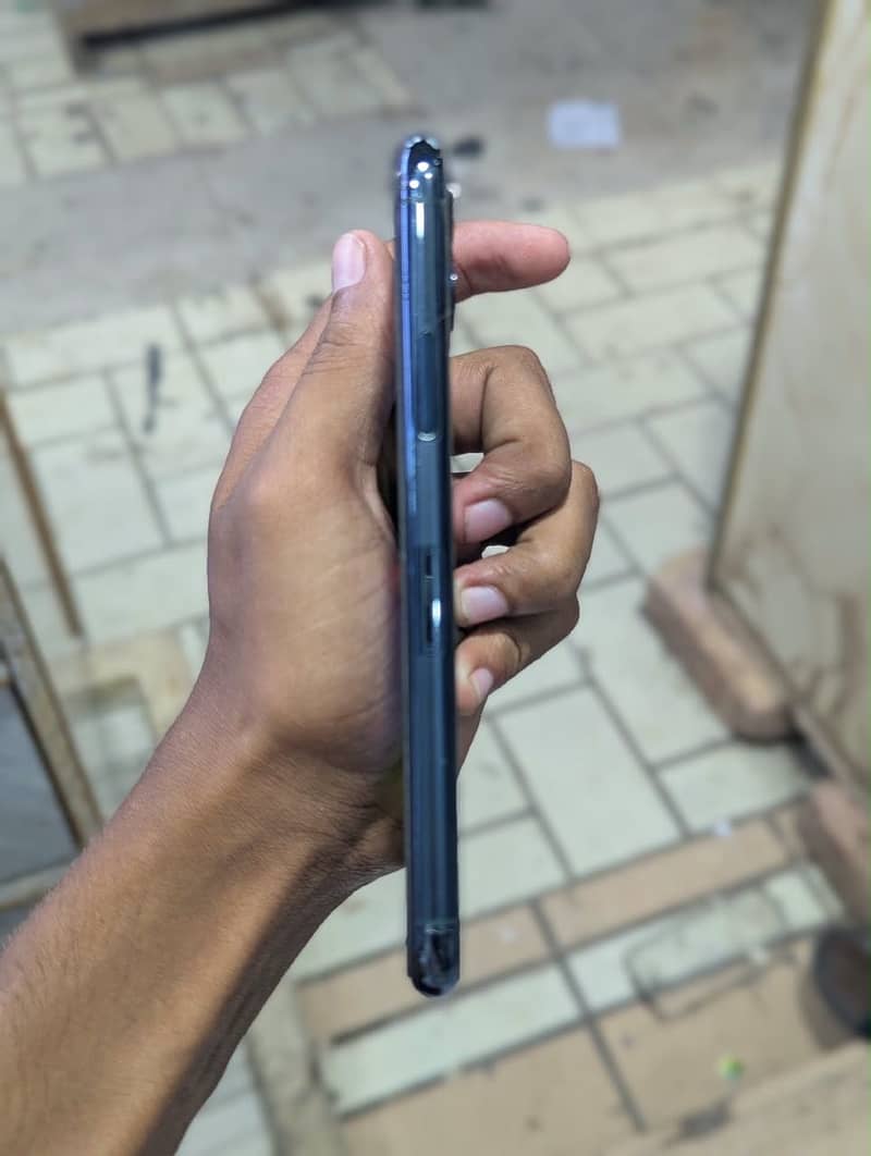 Apple iPhone 11 Pro 1