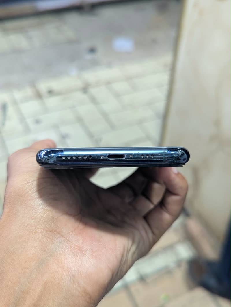 Apple iPhone 11 Pro 2