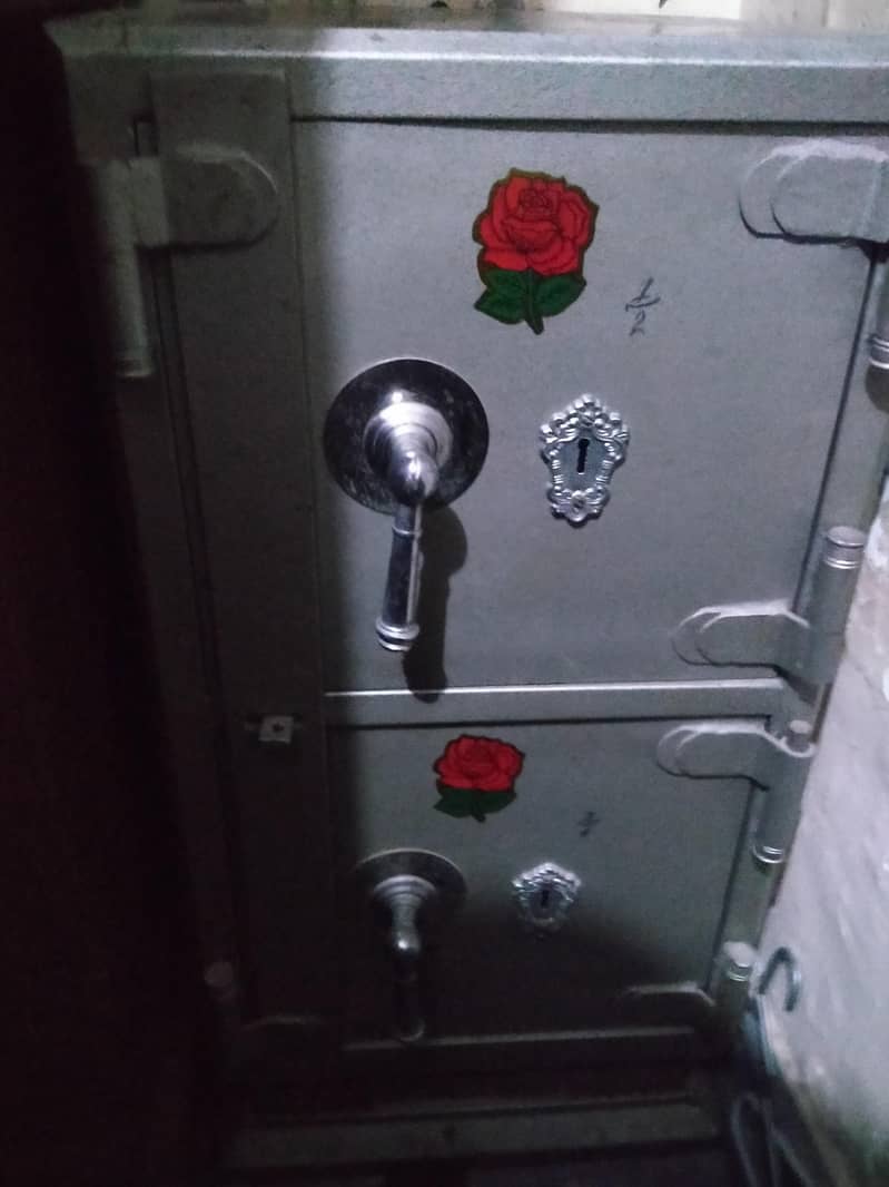 locker tejori safe 1
