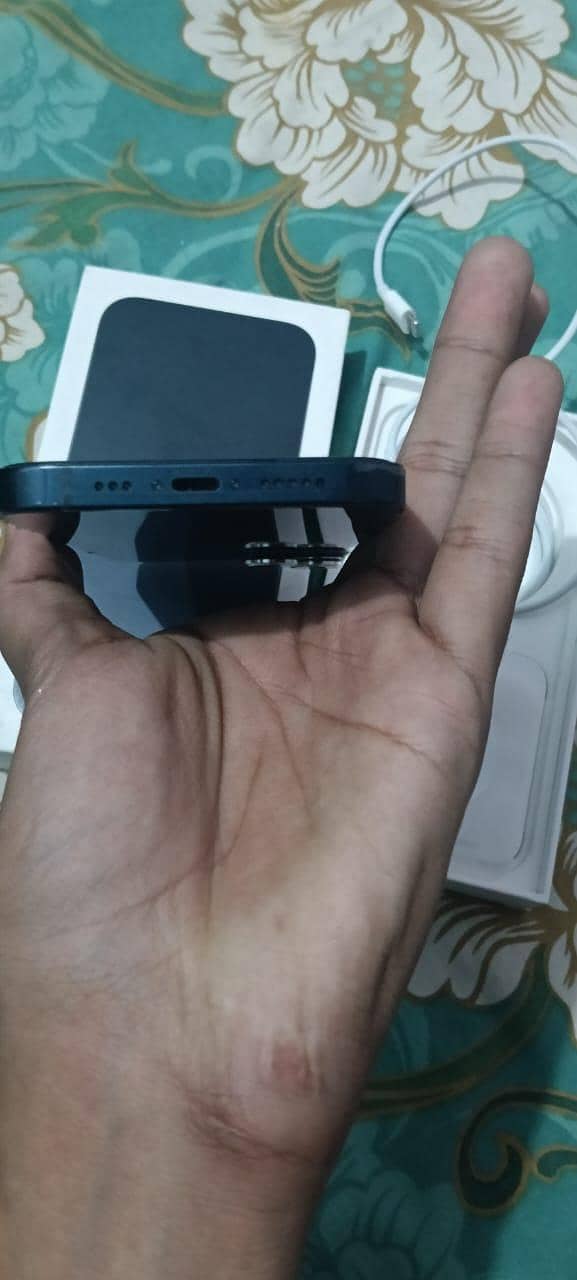 Apple iPhone 13 4