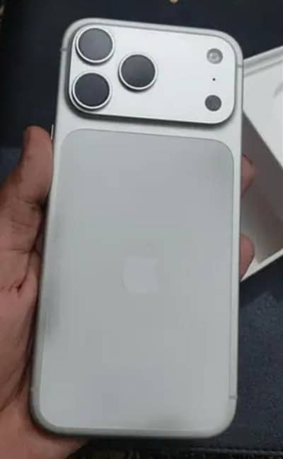Apple iPhone 17 Pro Max.     Jv