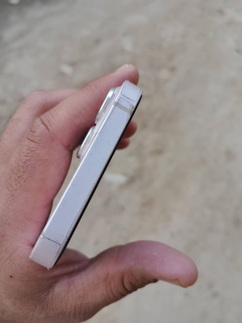 Apple iPhone 13 5