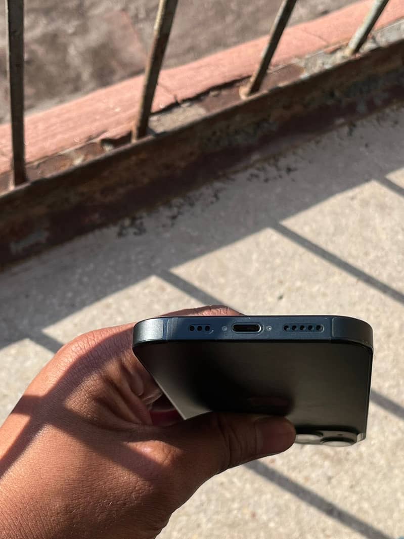 iPhone 13 4