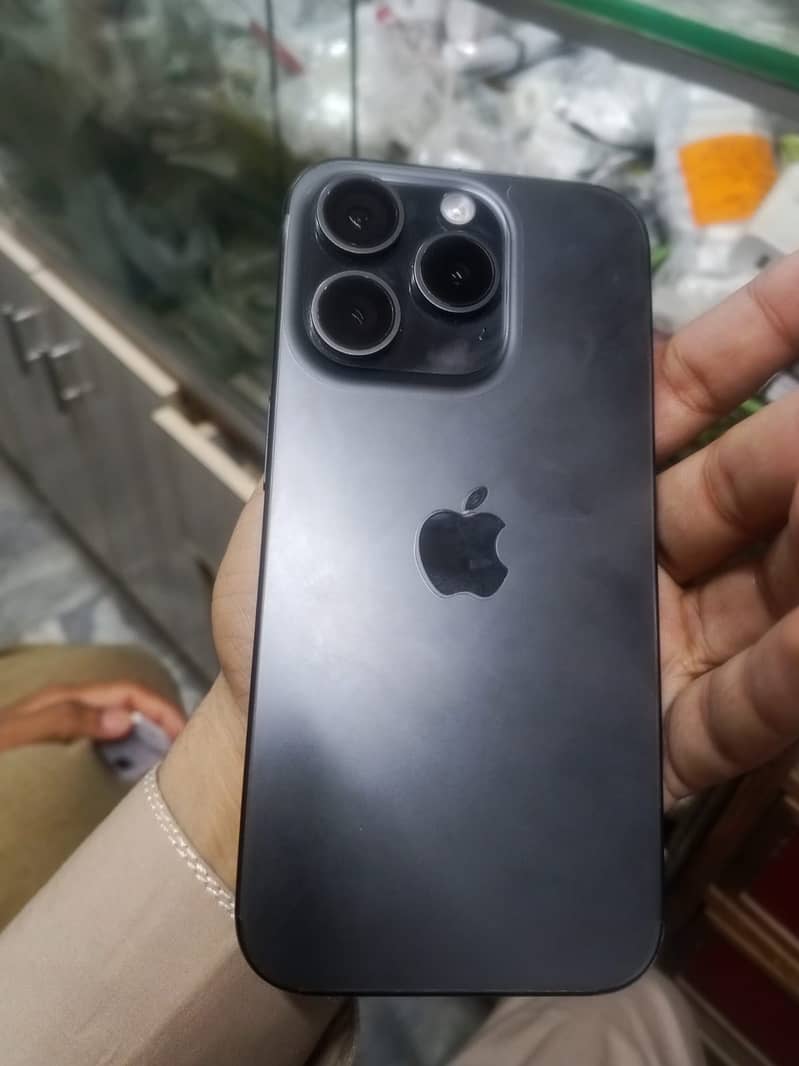 Apple iPhone 15 Pro 4