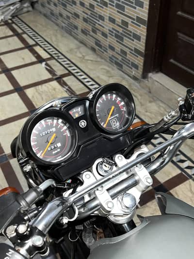 yamaha ybr125G special edition in 10/10 condition low millage bike